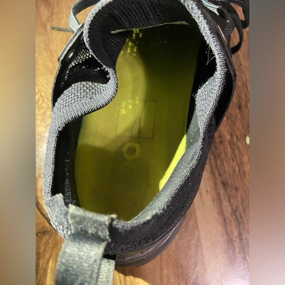 On running shoes - Picture 12 of 16